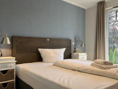 Schlafzimmer mit Doppelbett