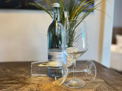 Wasser auf dem Tisch