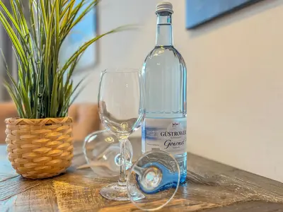 Wasser auf dem Tisch