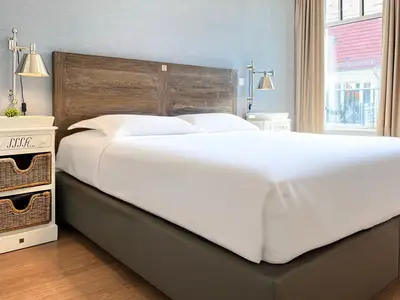 Schlafzimmer mit Doppelbett