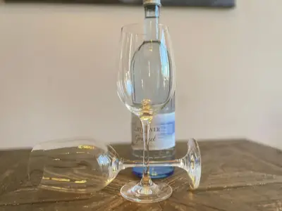 Wasser auf dem Tisch