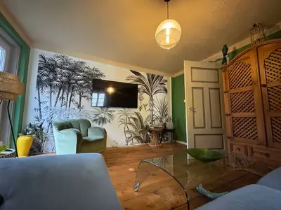 Wohnzimmer mit Fernseher