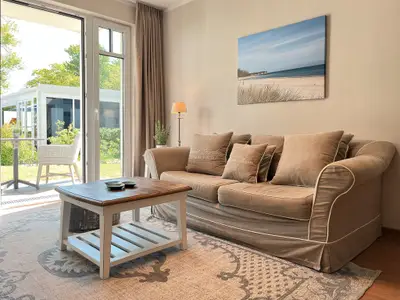 Wohnzimmer mit Blick zur Terrasse