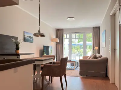 Wohnzimmer mit Blick zur Terrasse