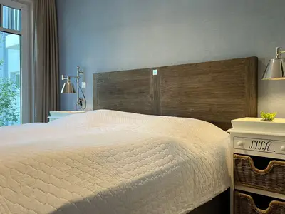 Schlafzimmer mit Doppelbett