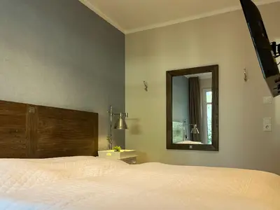 Schlafzimmer mit Spiegel