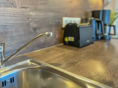 Küchenzeile mit Spüle