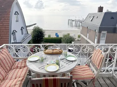 Balkon mit Blick zum Meer
