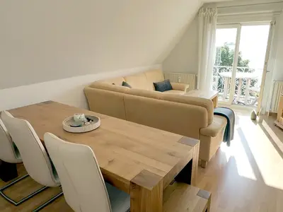 Sofa über Eck und Essbereich