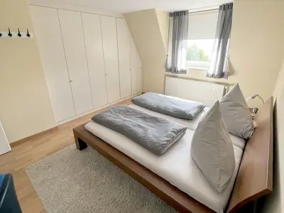 Schlafzimmer mit Doppelbett