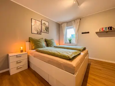 Schlafzimmer 1