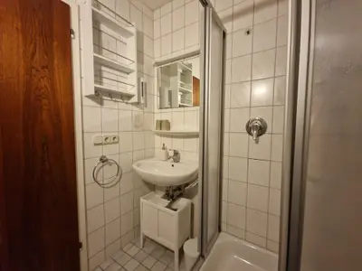 Waschbecken mit Dusche