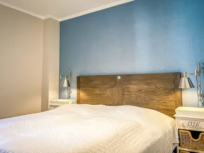 Schlafzimmer mit Doppelbett