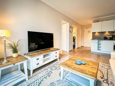 Wohnbereich mit Blick zur Küchenzeile