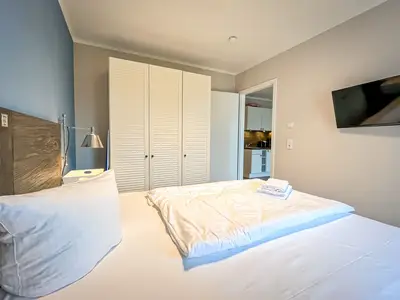 Kleiderschrank im Schlafzimmer