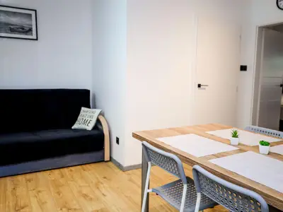 WOHNZIMMER MIT KÜCHENZEILE