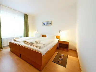 Schlafzimmer mit Doppelbett