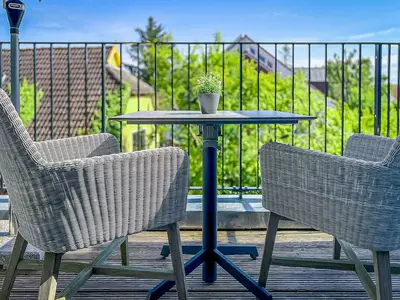 Balkon mit Gartenmöbeln