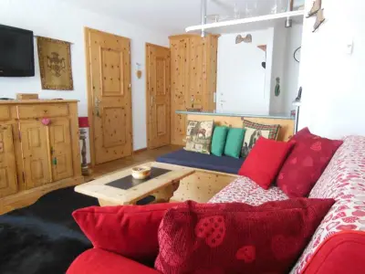 im Arven Holz eingerichtet