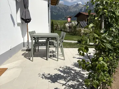 Rosmarin Terrasse mit seitlichem Bergblick