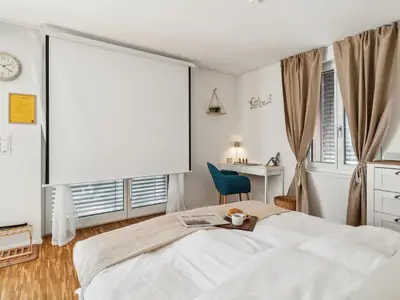 Schlafzimmer mit Entertainment