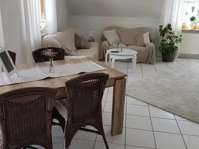 Wohnzimmer mit Essbereich