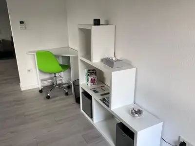 Forststrasse Apartment-Schreibtisch