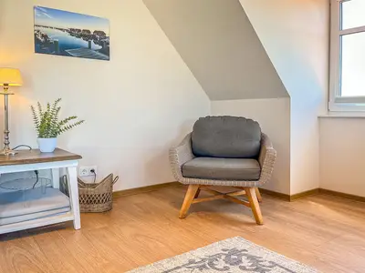 Wohnzimmer mit Sitzgelegenheit