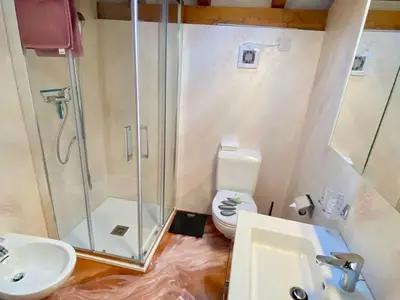 Badzimmer mit Dusche