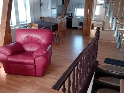 offene Wohnstube mit Küchenblick