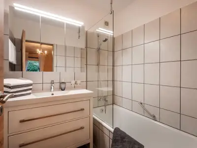Badezimmer mit Badewanne