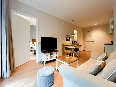 Wohnbereich mit Sitzecke und TV