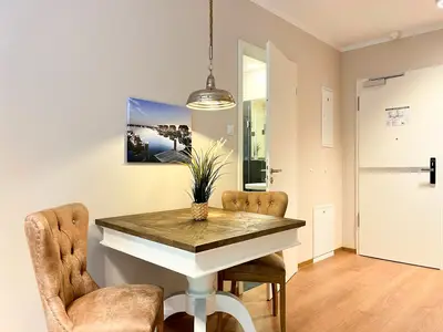 Essbereich mit Blick zum Eingang