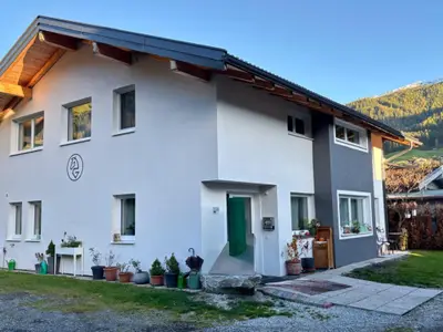 Außenseite Ferienhaus [Sommer]