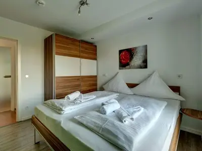 Ferienwohnung für 4 Personen (65 m²) in Krummhörn Greetsiel 8/10