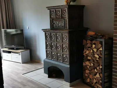 Haus Fröhlich- Wohnbereich mit Kachelofen