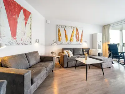 Wohnzimmer mit Blick zum Sofa