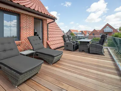 Dachterrasse mit seitlichem Meerblick