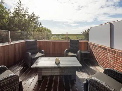 Hochparterre-Terrasse