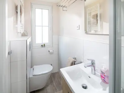 Badezimmer mit Dusche