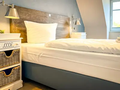 1. Schlafzimmer mit Doppelbett