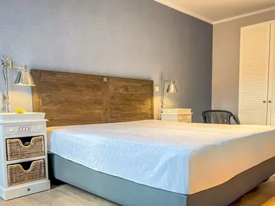 Schlafzimmer mit Doppelbett