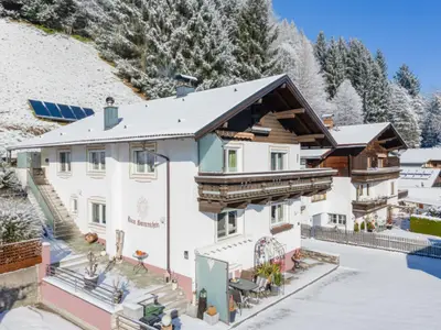 Außenseite Ferienhaus [Winter]