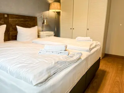 Kleiderschrank im Schlafzimmer