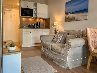 Wohnzimmer mit Blick zur Küchenzeile