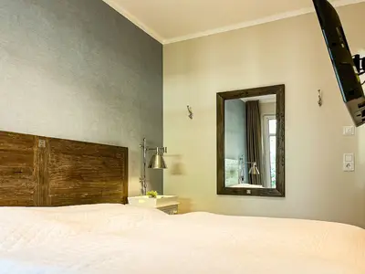 Schlafzimmer mit Spiegel