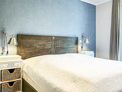 Schlafzimmer mit Doppelbett