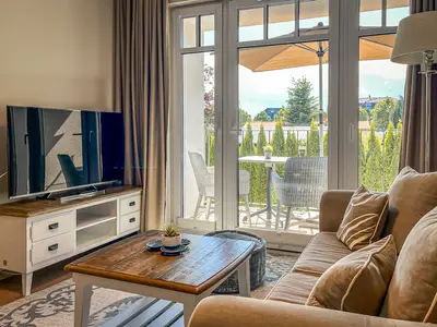 Wohnzimmer mit Blick zum TV