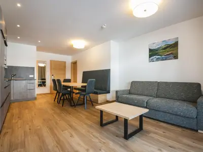 Küche mit Wohn- und Essbereich