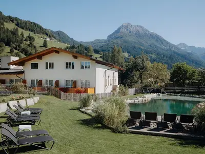 Naturschwimmteich des Hotels